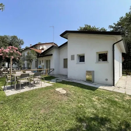 Apartman Large Villa With Garden Near The Sea