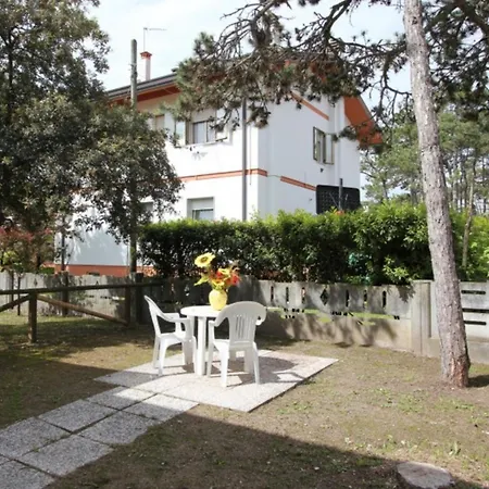 Large With Garden Close To The Sea - By Beahost Apartment