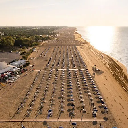 Large With Garden Close To The Sea - By Beahost Apartment Bibione