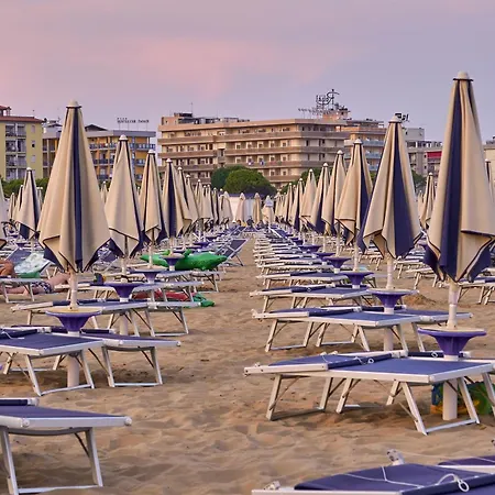 Large With Garden Close To The Sea - By Beahost Apartment Bibione